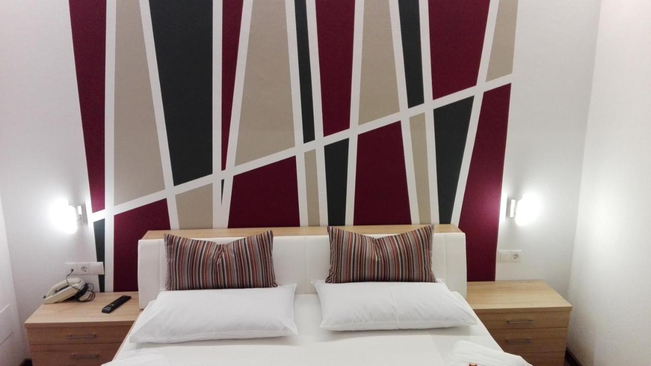 Garni Brunnenhof Hotel Caldaro Luaran gambar
