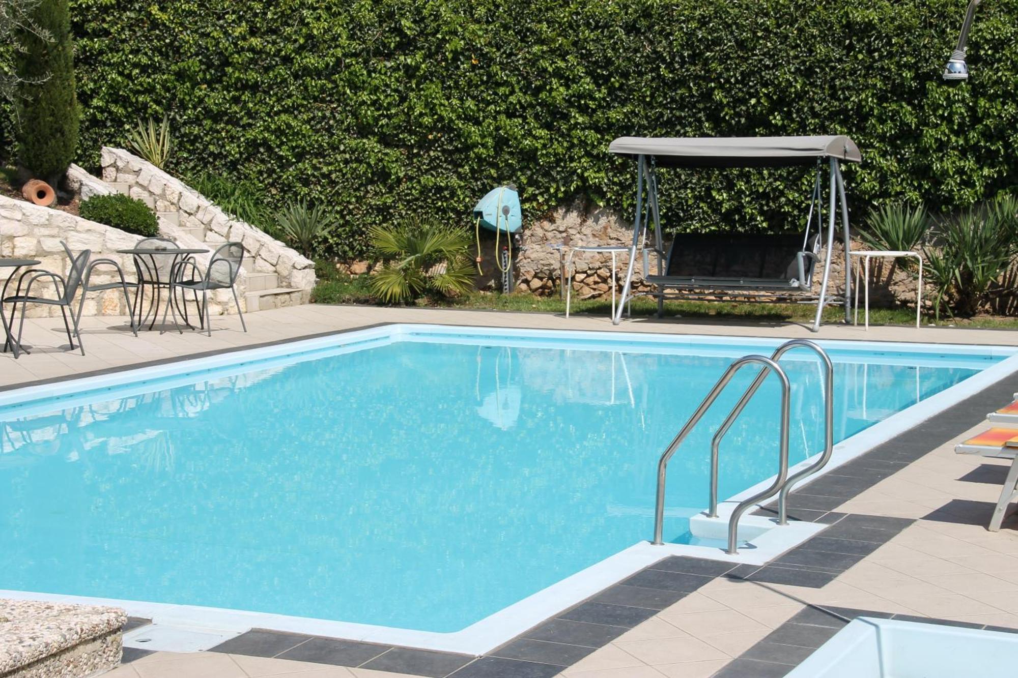 Garni Brunnenhof Hotel Caldaro Luaran gambar