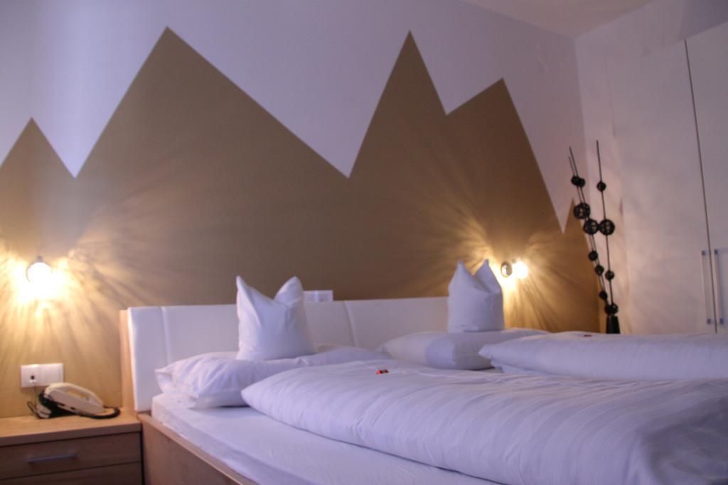Garni Brunnenhof Hotel Caldaro Luaran gambar