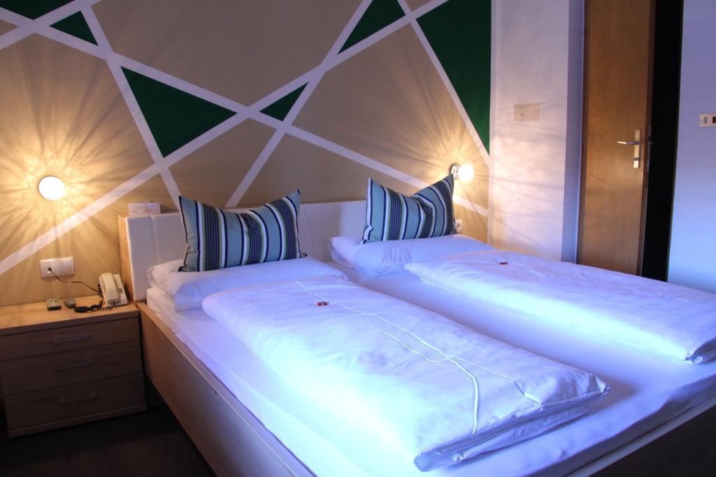 Garni Brunnenhof Hotel Caldaro Luaran gambar