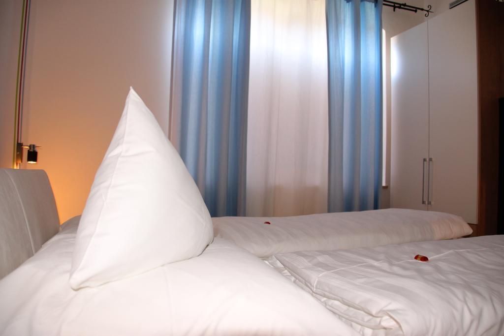 Garni Brunnenhof Hotel Caldaro Luaran gambar