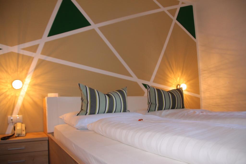 Garni Brunnenhof Hotel Caldaro Luaran gambar